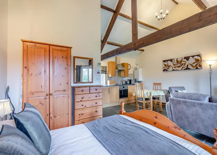 Eight Byre - Uk48913 * Allonby