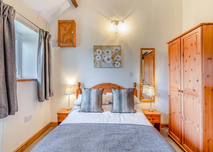 Eight Byre - Uk48913 * Allonby