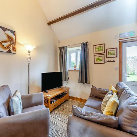 Eight Byre - Uk48913 * Allonby